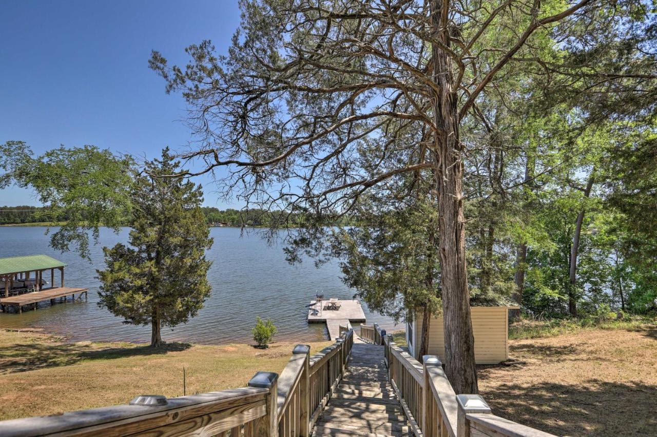House With Dock And Slide Situated On Lake Sinclair! Sparta Eksteriør bilde
