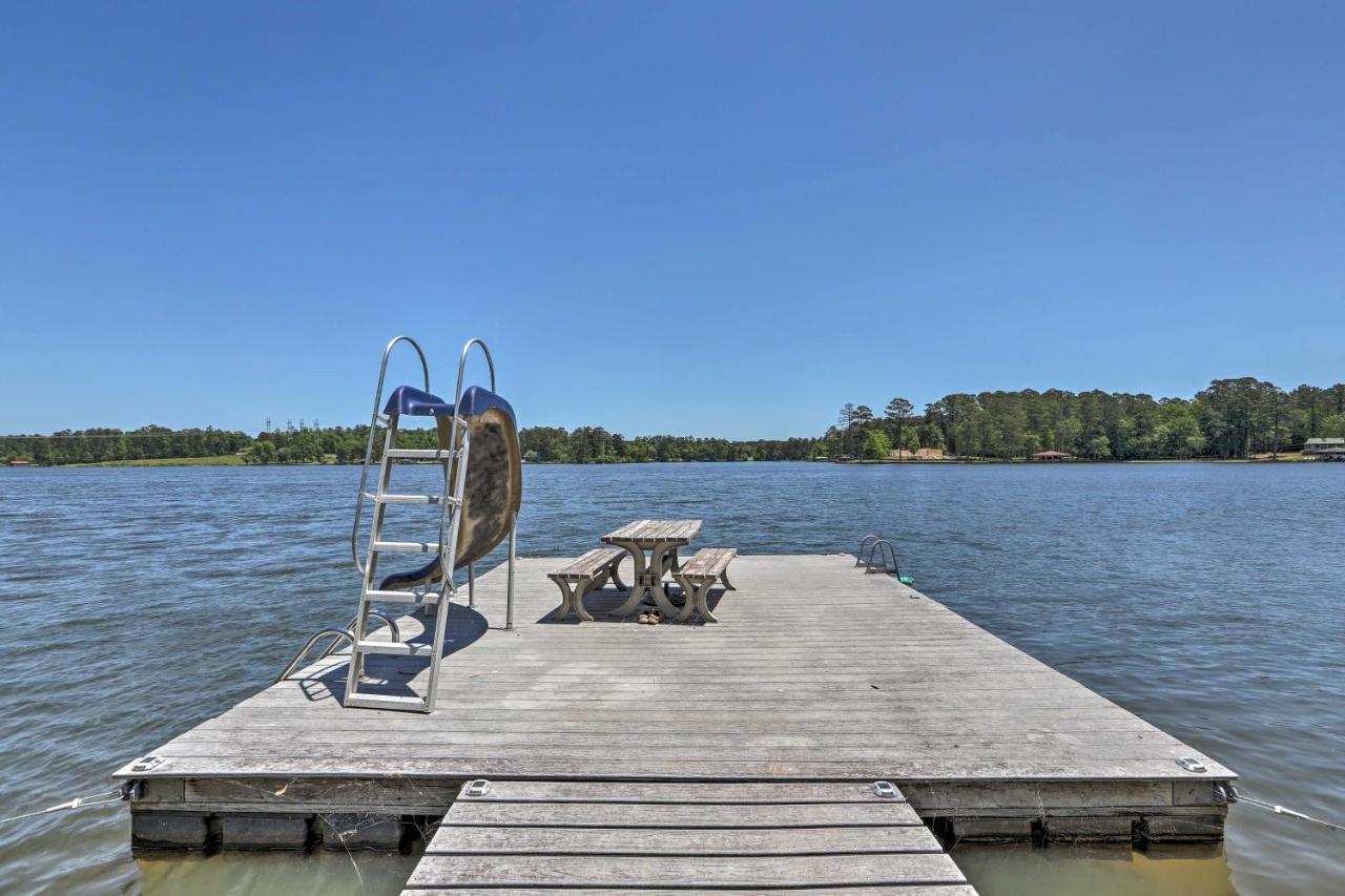House With Dock And Slide Situated On Lake Sinclair! Sparta Eksteriør bilde